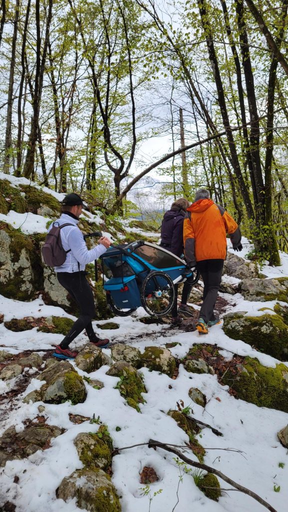 Jeunes Sports Passion Association - randonnée en poussette adaptée au handicap dans la neige